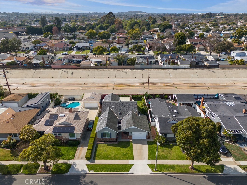 2235 Vuelta Grande Avenue