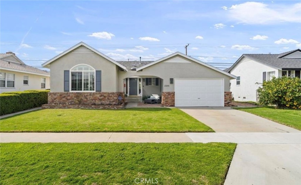 2235 Vuelta Grande Avenue