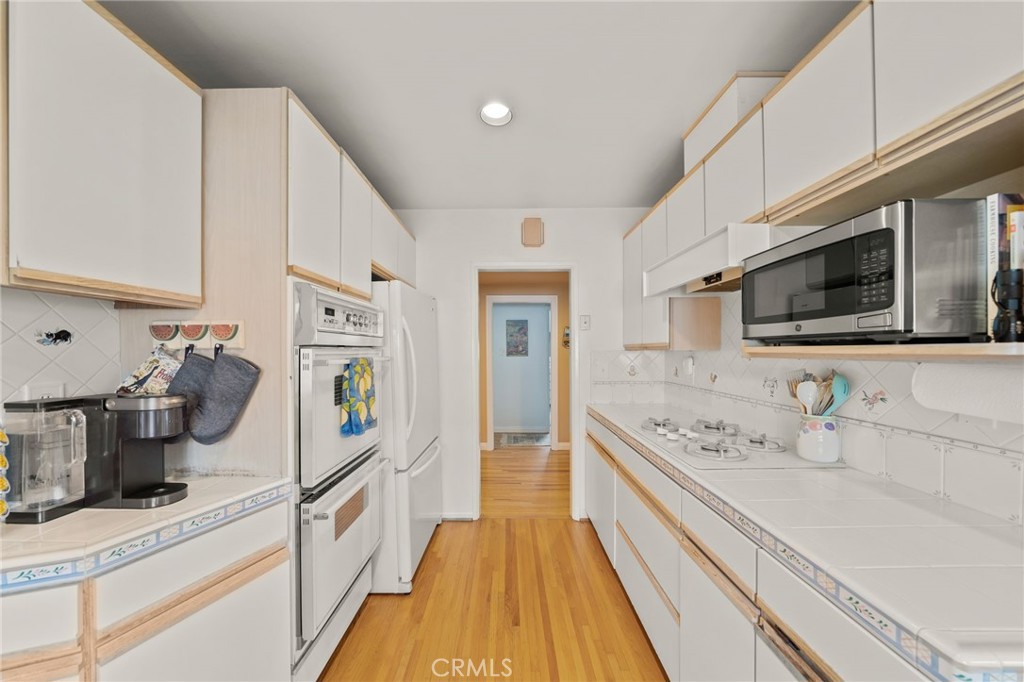 2235 Vuelta Grande Avenue