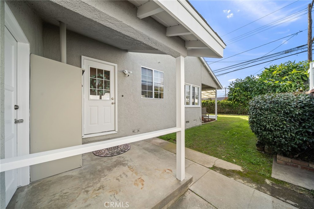 2235 Vuelta Grande Avenue