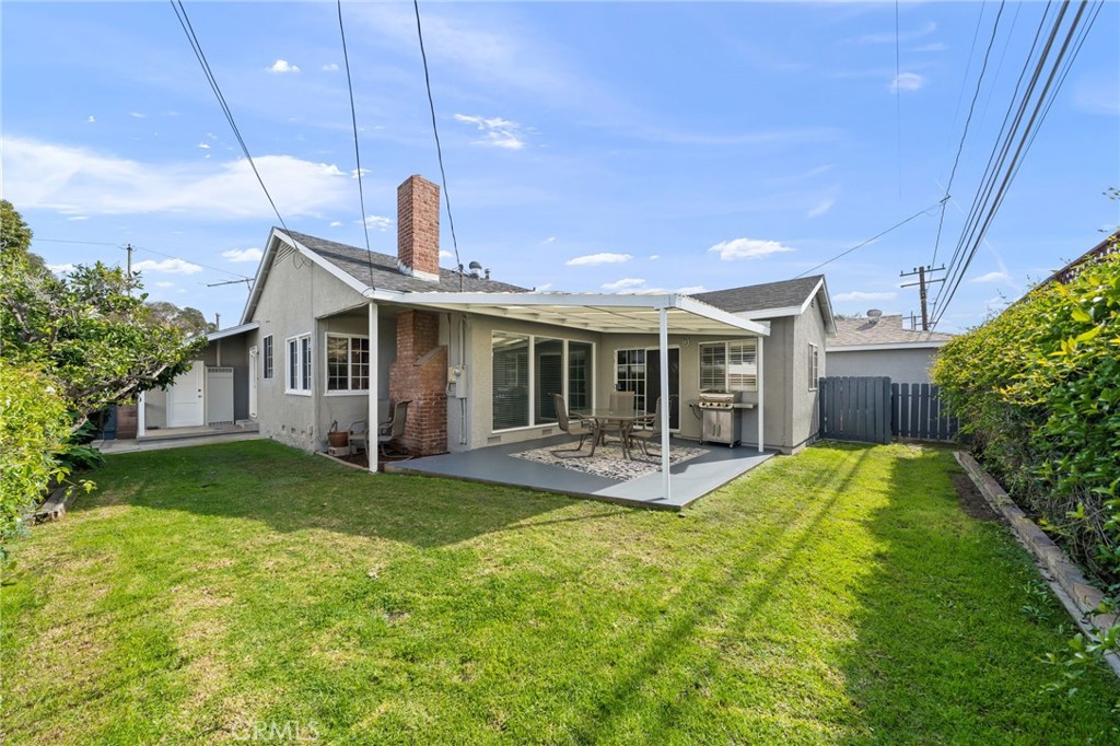 2235 Vuelta Grande Avenue