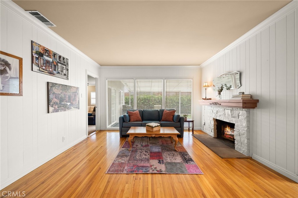 2235 Vuelta Grande Avenue