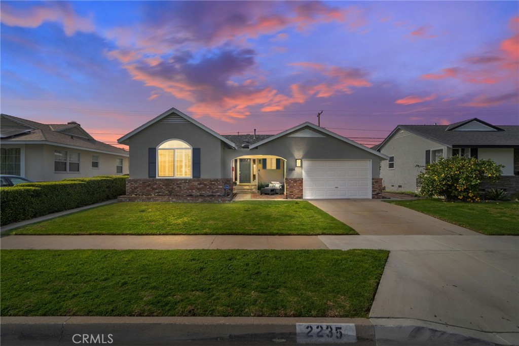 2235 Vuelta Grande Avenue