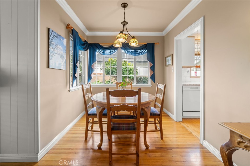 2235 Vuelta Grande Avenue