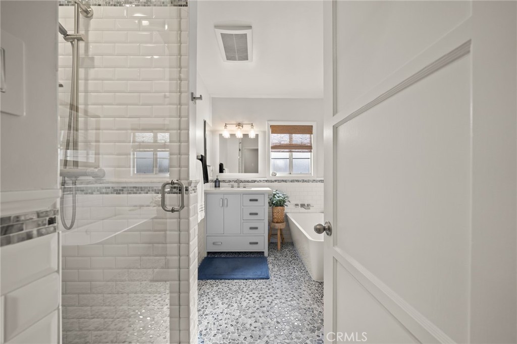 2235 Vuelta Grande Avenue