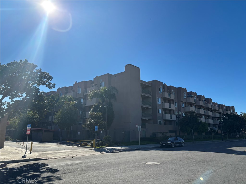 450 E 4th Street 416