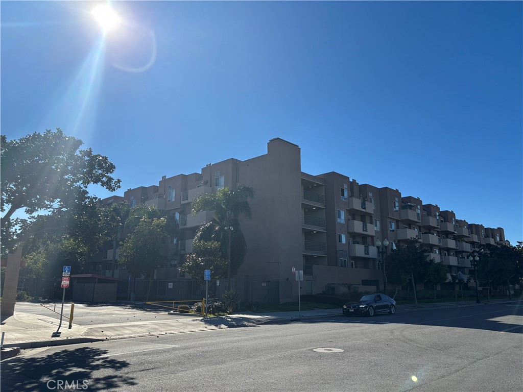 450 E 4th Street 416