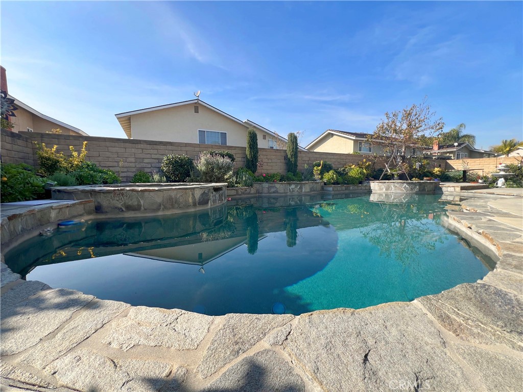 1819 Mac Innes Place