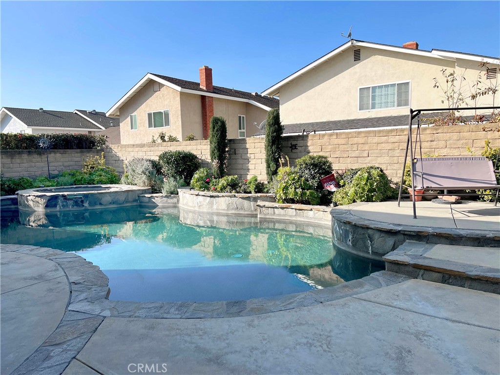 1819 Mac Innes Place