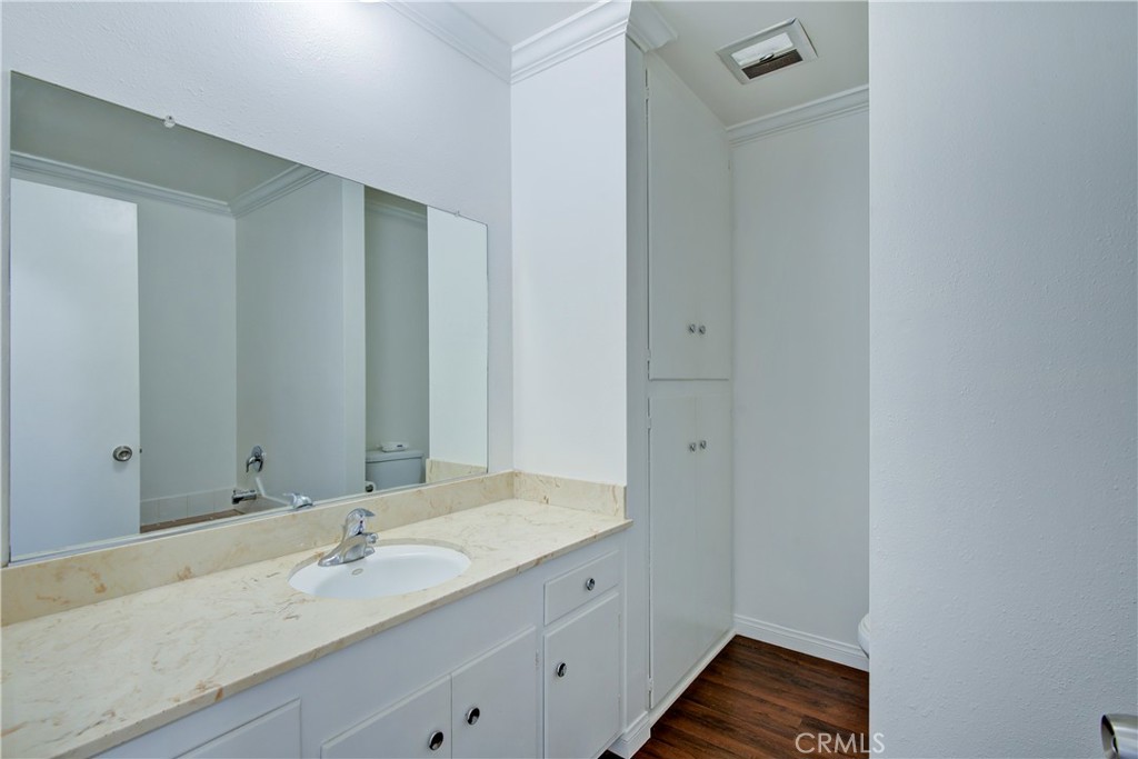 1921 Sherry Lane 109