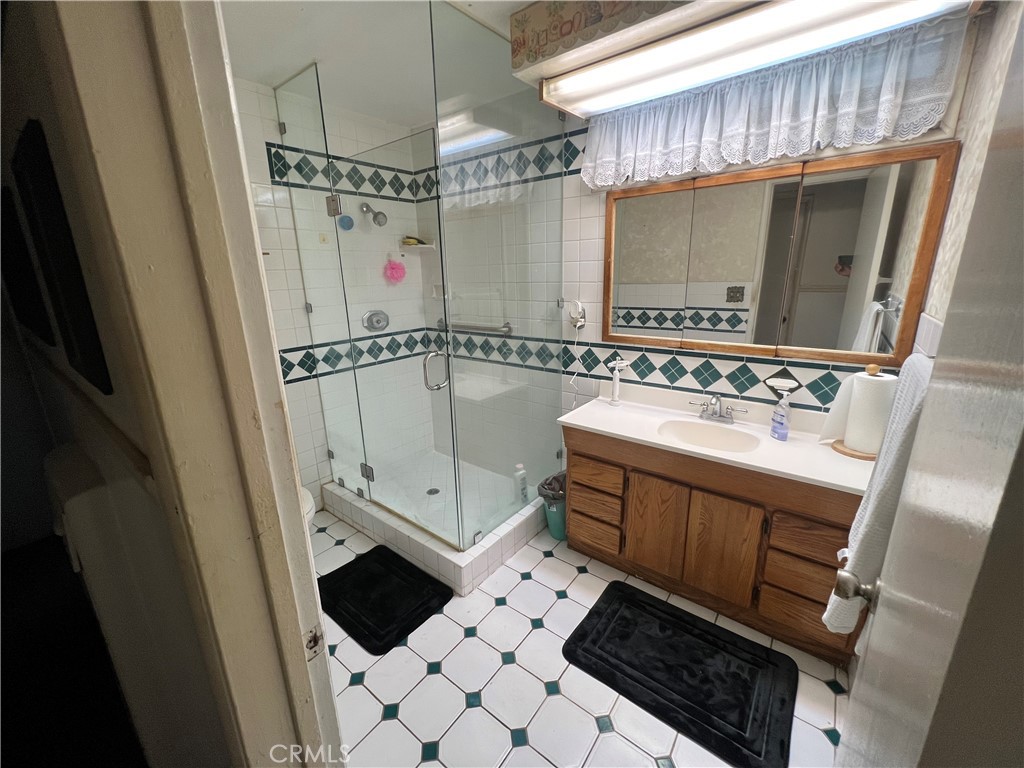 2220 E Sycamore Street