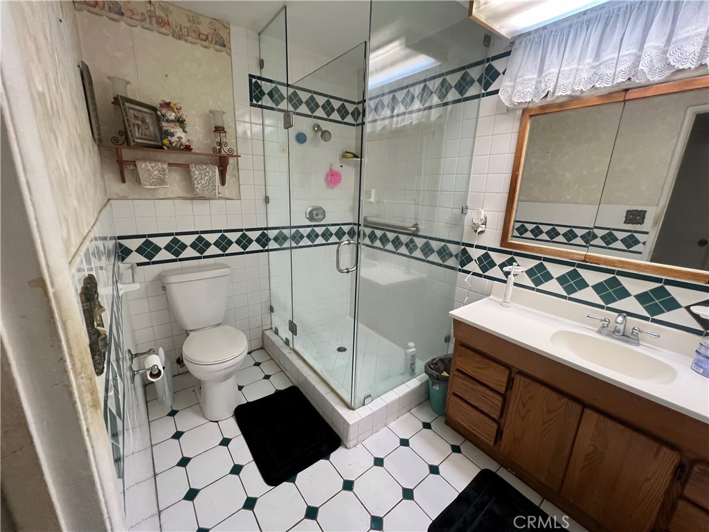 2220 E Sycamore Street