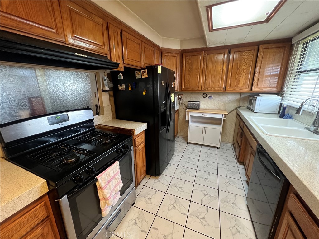 2220 E Sycamore Street