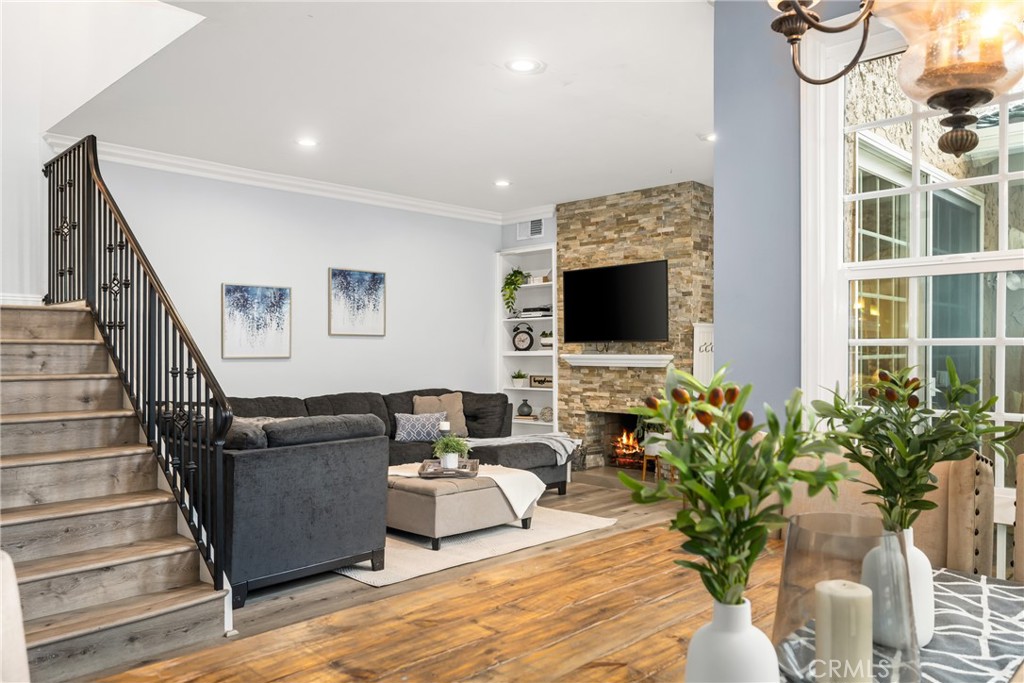 512 W Massachusetts Lane