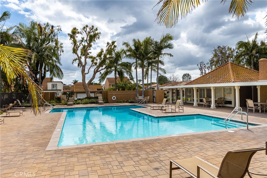 512 W Massachusetts Lane