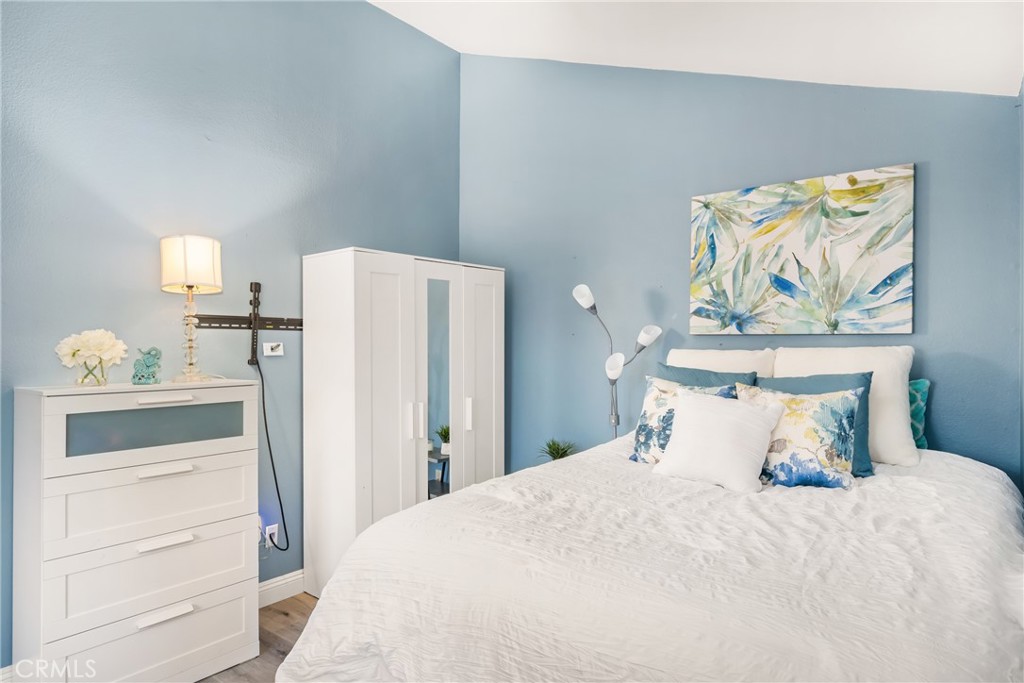 512 W Massachusetts Lane