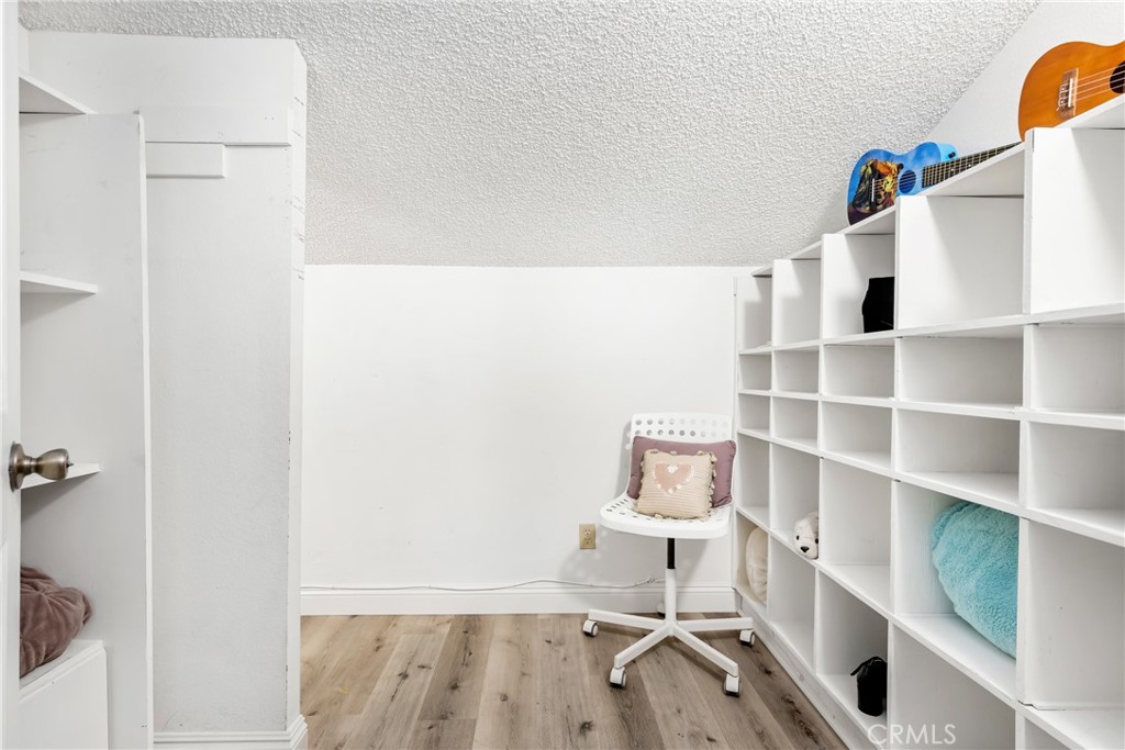 512 W Massachusetts Lane