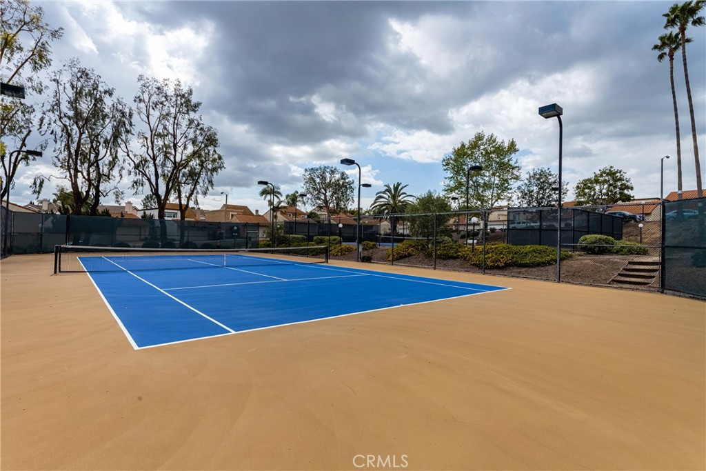 512 W Massachusetts Lane