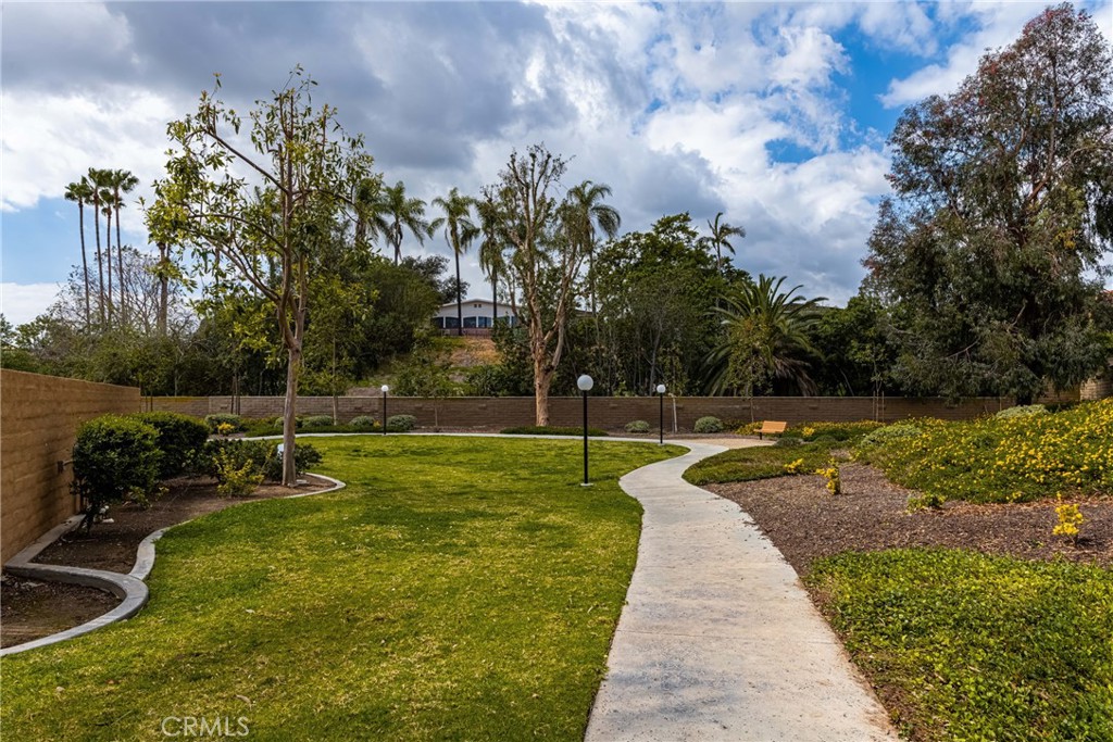 512 W Massachusetts Lane