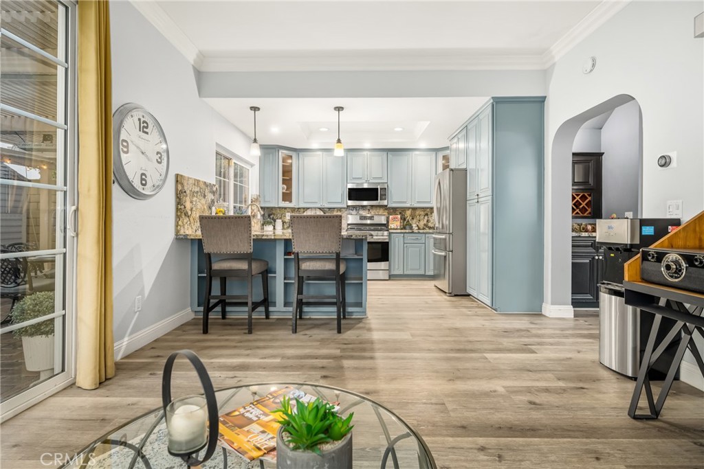 512 W Massachusetts Lane