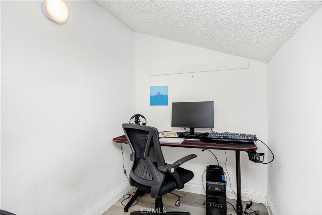 512 W Massachusetts Lane