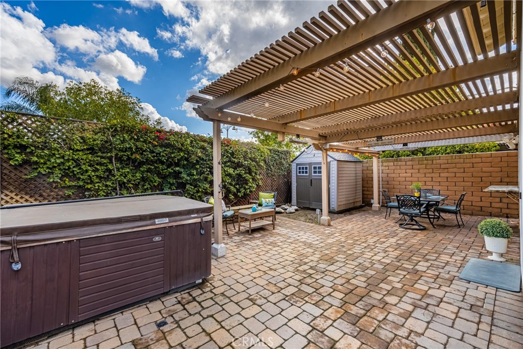 512 W Massachusetts Lane