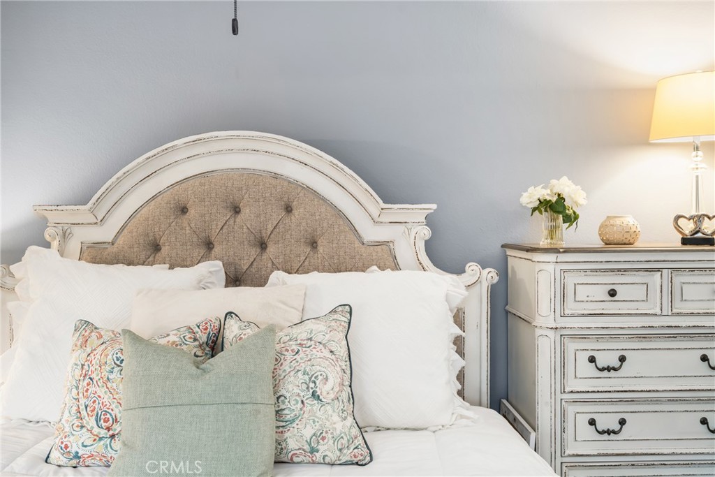 512 W Massachusetts Lane