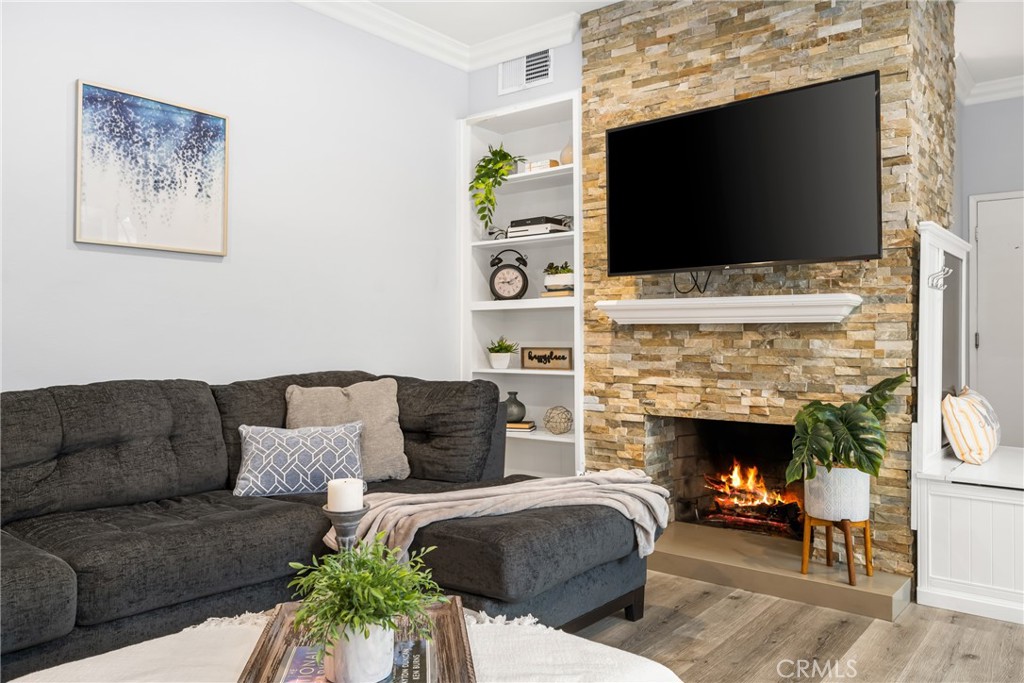 512 W Massachusetts Lane