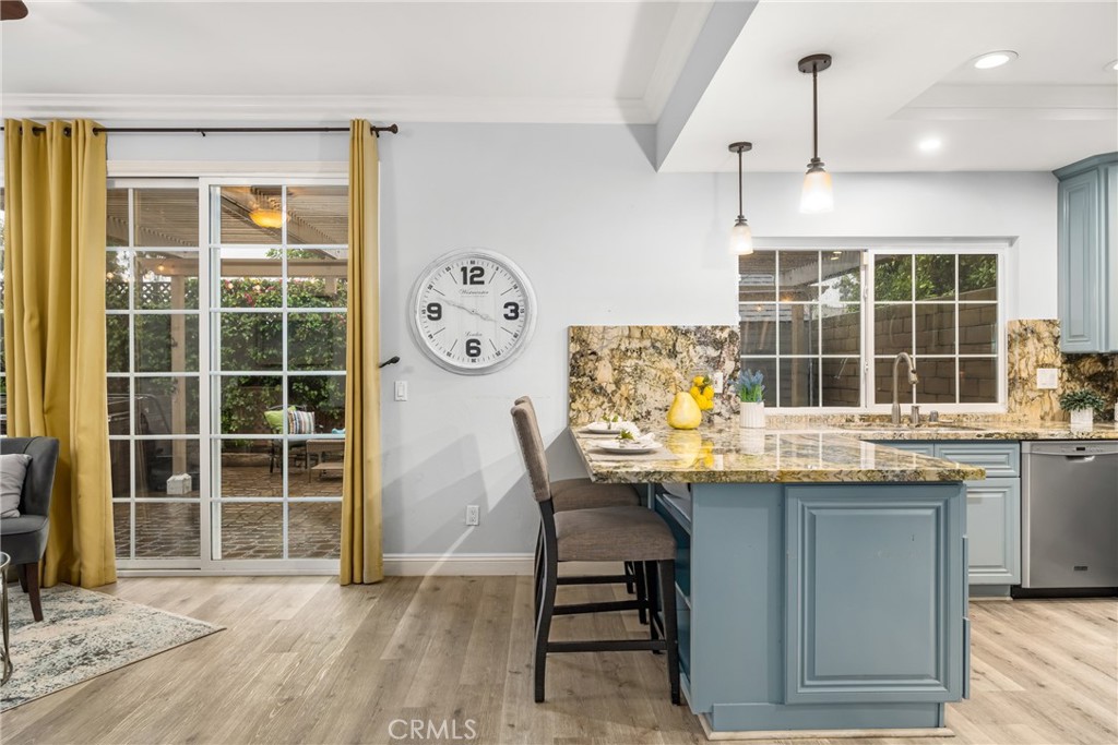 512 W Massachusetts Lane