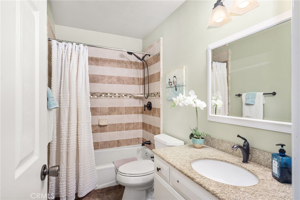 512 W Massachusetts Lane