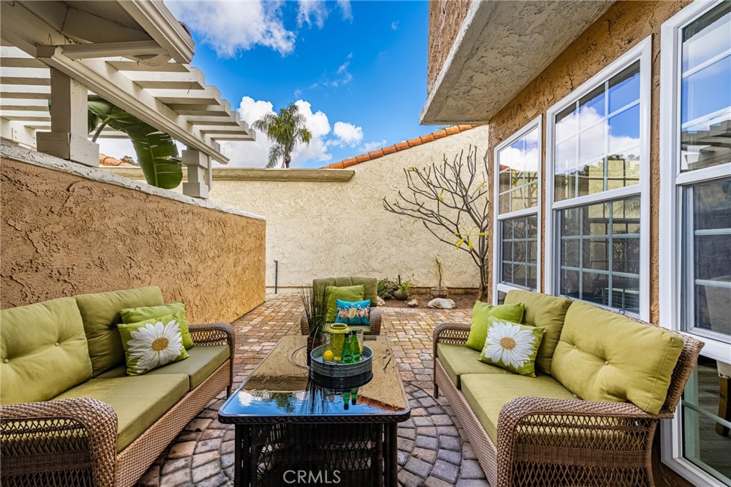 512 W Massachusetts Lane