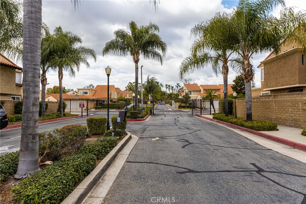 512 W Massachusetts Lane