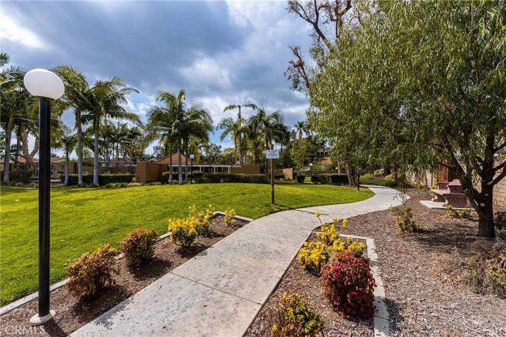 512 W Massachusetts Lane