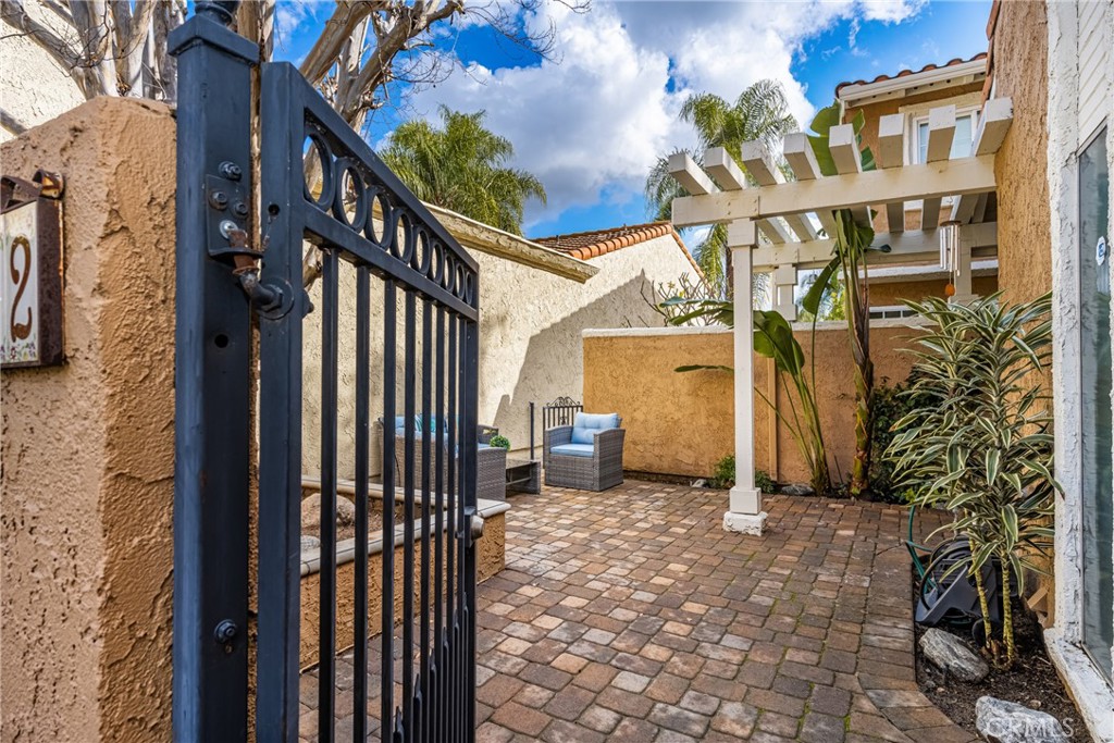 512 W Massachusetts Lane