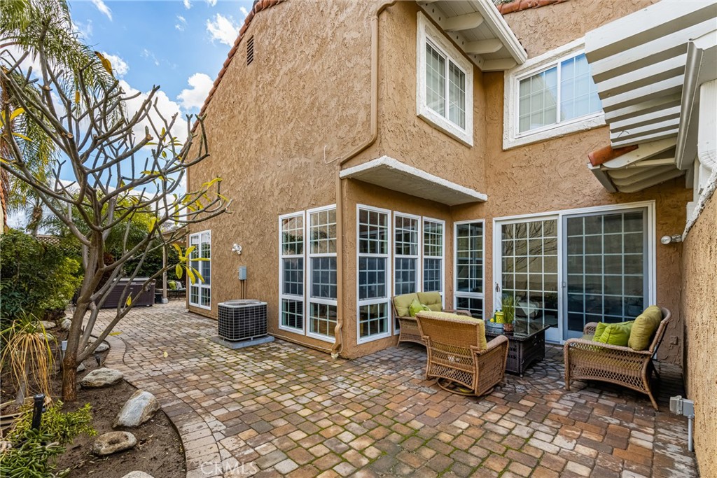 512 W Massachusetts Lane