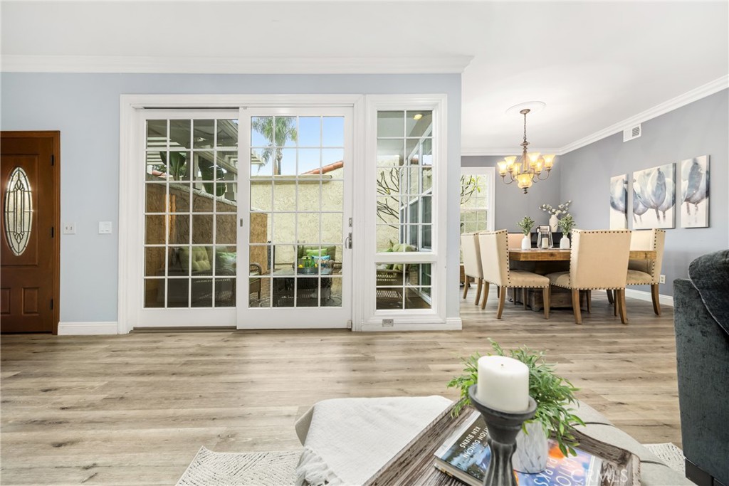 512 W Massachusetts Lane