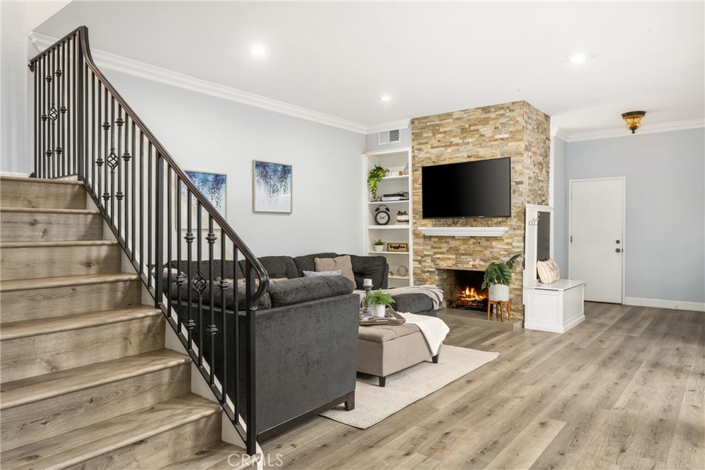 512 W Massachusetts Lane