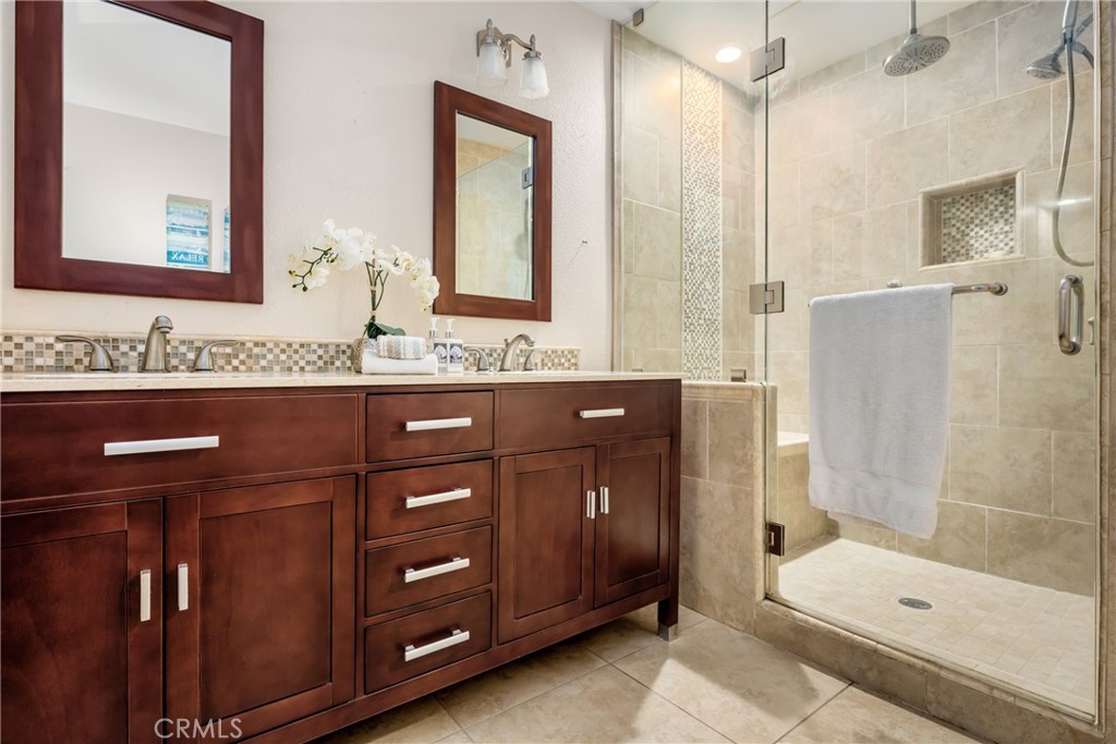 512 W Massachusetts Lane