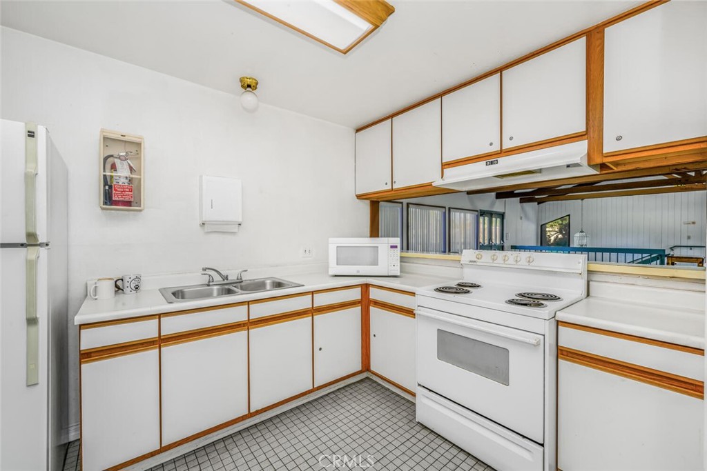 1000 W Macarthur Boulevard 42