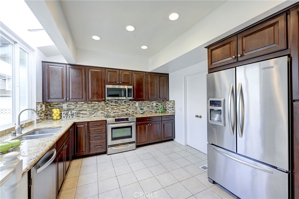 21665 Avenida Granada