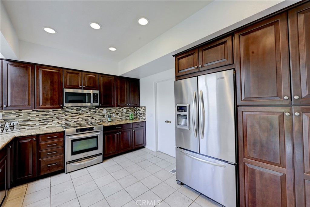 21665 Avenida Granada