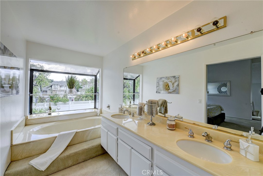 21665 Avenida Granada