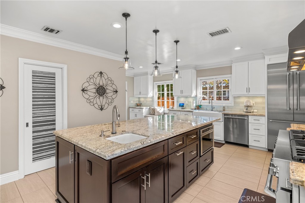 2527 Poinsettia Street