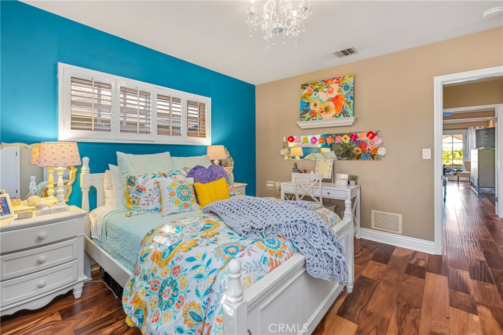 2527 Poinsettia Street