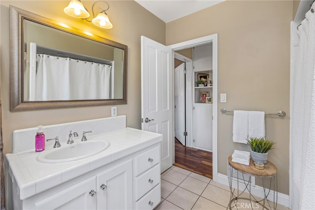 2527 Poinsettia Street