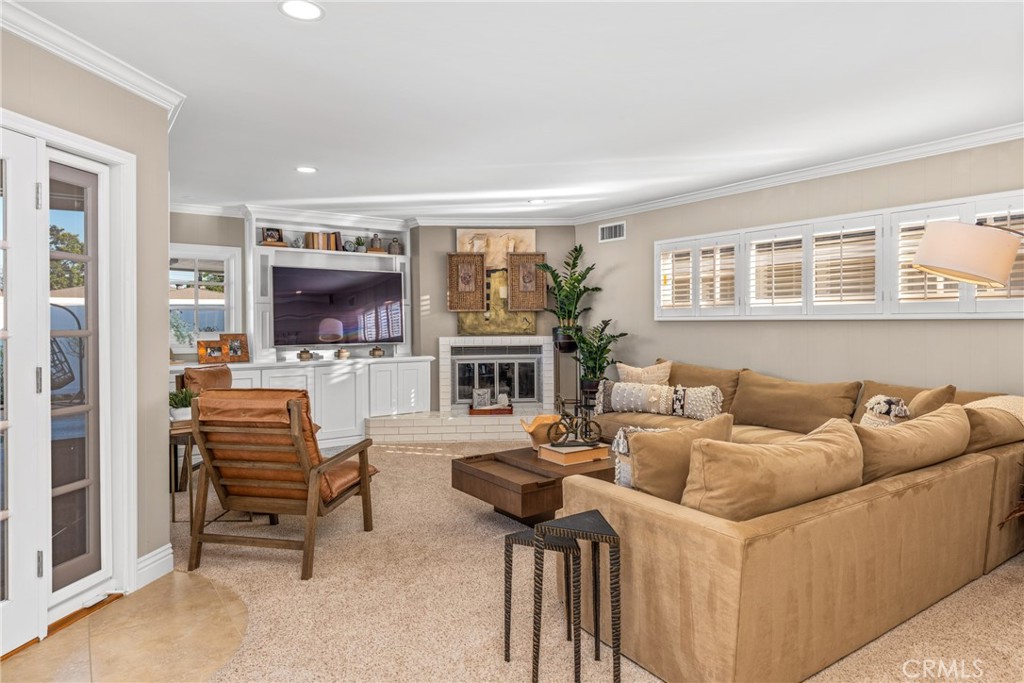 2527 Poinsettia Street