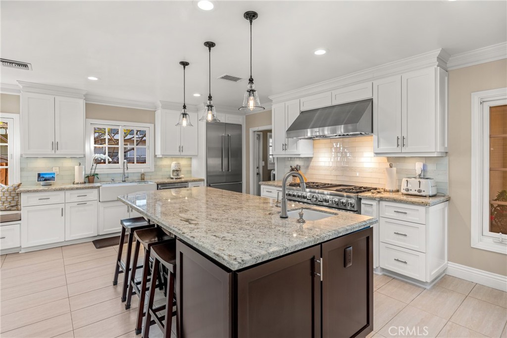 2527 Poinsettia Street