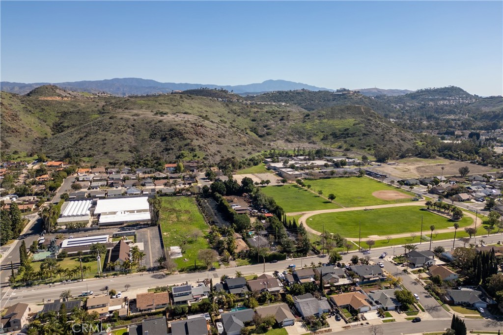 606 N Wrightwood Drive