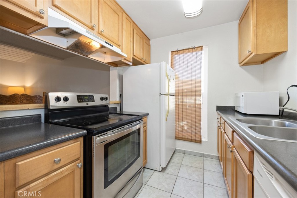 1030 W Macarthur Boulevard 62