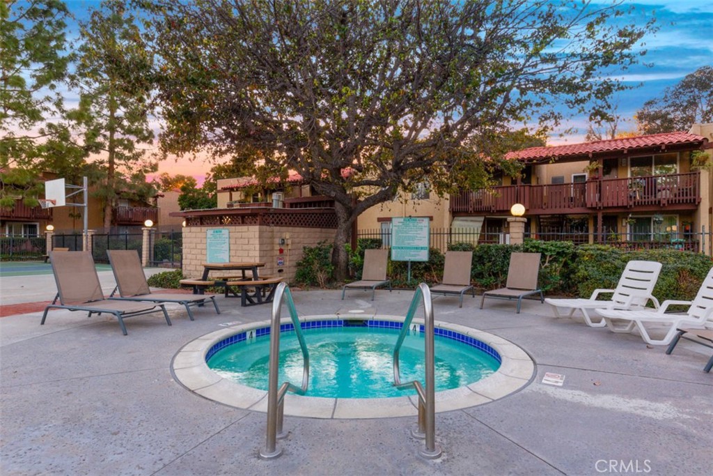 1030 W Macarthur Boulevard 62